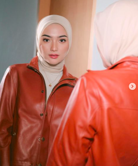 Artis cantik ini memutuskan berhijab di usia 20 tahunan. (Foto: instagram)