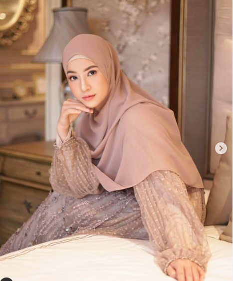 Artis cantik ini memutuskan berhijab di usia 20 tahunan. (Foto: instagram)