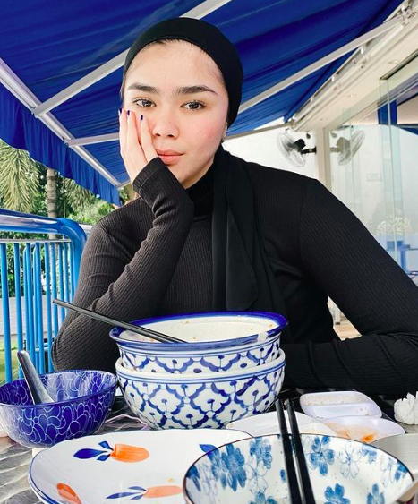 Screen Shot 2022 12 16 At 13 20 57 Artis cantik ini memutuskan berhijab di usia 20 tahunan. (Foto: instagram)