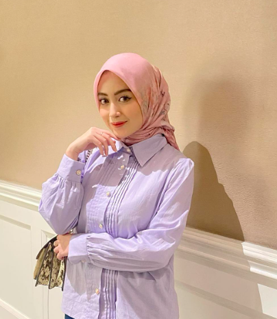 Screen Shot 2022 12 16 At 13 21 18 Artis cantik ini memutuskan berhijab di usia 20 tahunan. (Foto: instagram)
