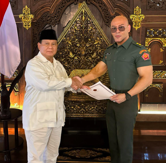 Deddy Corbuzier dan Menteri Pertahanan Prabowo Subianto. (foto: Instagram)