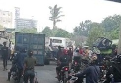 Ngeri, Emak-Emak Nyaris Tewas Tertimpa Peti Kemas di Cilincing