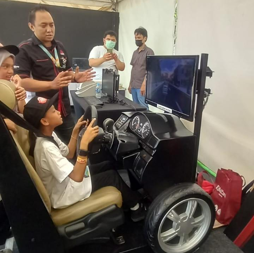 Atraksi edukasi yang unik dan seru dari PT MMKSI Atraksi edukasi yang unik dan seru dari PT MMKSI. (Foto: MPI)