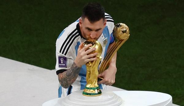Tiga pemain Argentina mendapat penghargaan individu di Piala Dunia 2022. Ketiga pemain itu ialah Lionel Messi, Enzo Fernandez dan Emiliano Martinez. (foto: REUTERS),