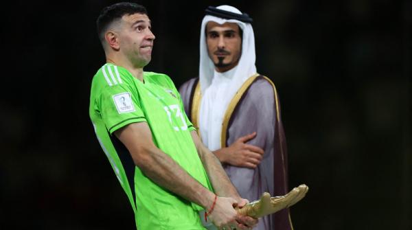 Kiper Argentina, Emiliano Martinez dihujat gaegara selebrasi berbau mesum usai negaranya juara Piala Dunia 2022. (Foto: REUTERS/Hannah Mckay)