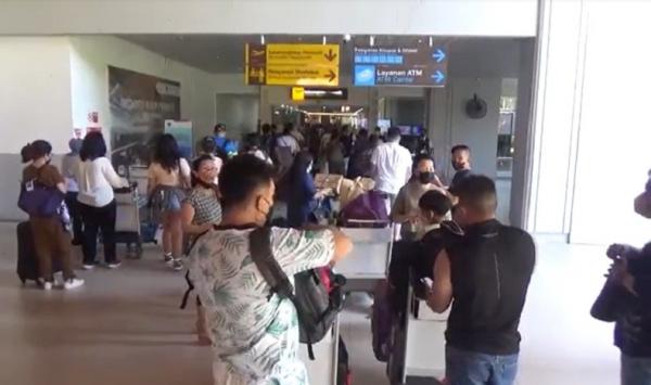 Penumpang di Bandara Ngurah Rai Bali mengalami lonjakan. (Foto: Bagus Alit)