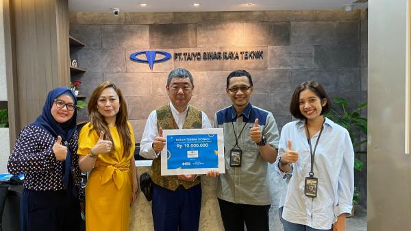 PT Taiyo Sinar Raya Teknik menyerahkan bantuan untuk Gempa Cianjur melalui MNC Peduli (Foto: MNC Peduli)