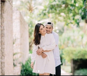 artis lama pacaran bertahan hingga ke pelaminan. (Foto: instagram)