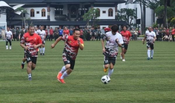 Laga Fun Football, Jenderal Dudung Pimpin Tim Kalahkan Raffi Ahmad Cs