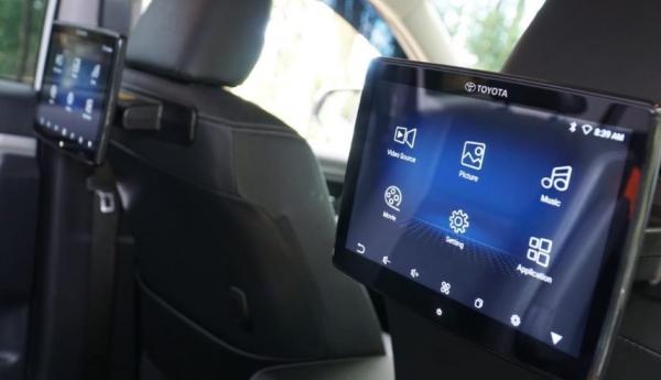 Kijang Innova Zenix 10