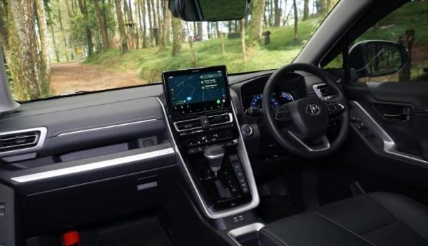 Kijang Innova Zenix 9