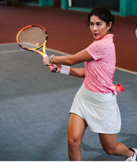 Gaya Cantik Artis saat Main Tenis