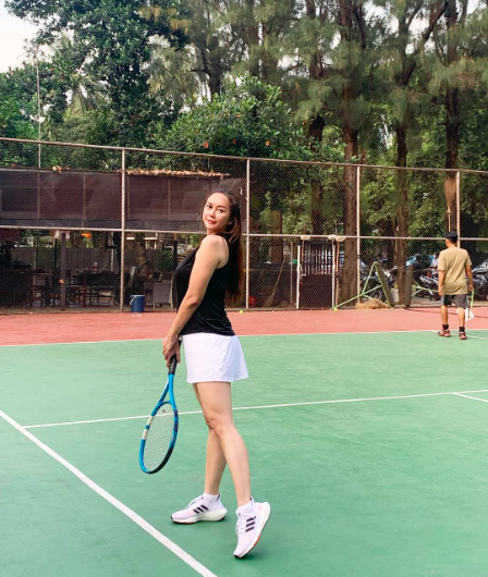 Gaya Cantik Artis saat Main Tenis