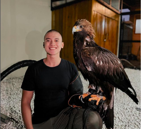 Artis habiskan uang untuk hewan peliharaan. 