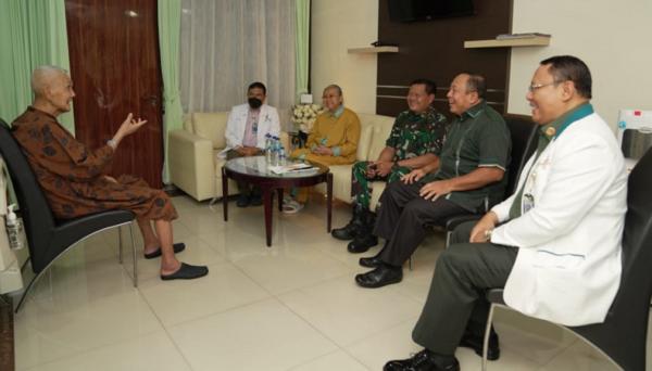 Dijenguk Panglima TNI Yudo Margono, Begini Kondisi Wakil Presiden RI ke-6 Try Sutrisno