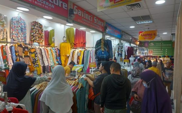 Covid-19 Landai, Aktivitas Ekonomi di Pasar Tanah Abang Kembali Menggeliat Jelang Natal