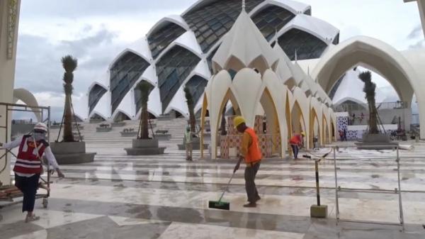 Masjid Al-Jabbar akan diresmikan pada Jumat 30 Desember 2022. (FOTO: iNews/ERVAN DAVID)