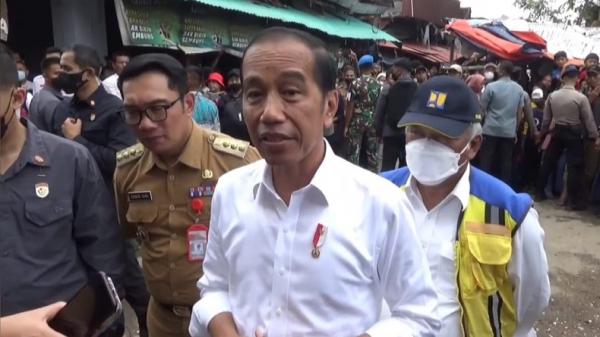 Presiden Jokowi Jelaskan Alasan Keppres Larang Penjualan Rokok Ketengan