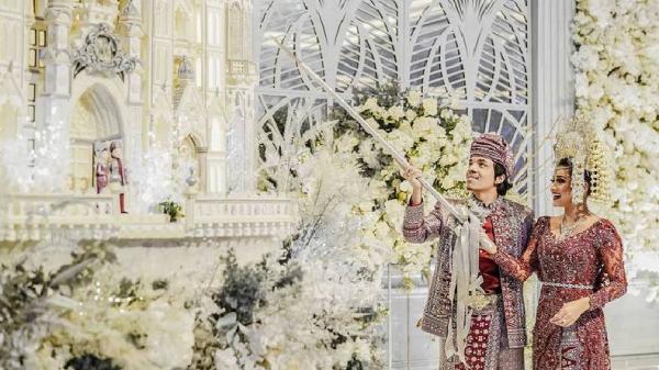 Kue Pernikahan Atta Halilintar dengan Aurel Kue Pernikahan Atta Halilintar dengan Aurel