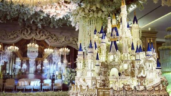 Kue Pernikahan Momo Geisha