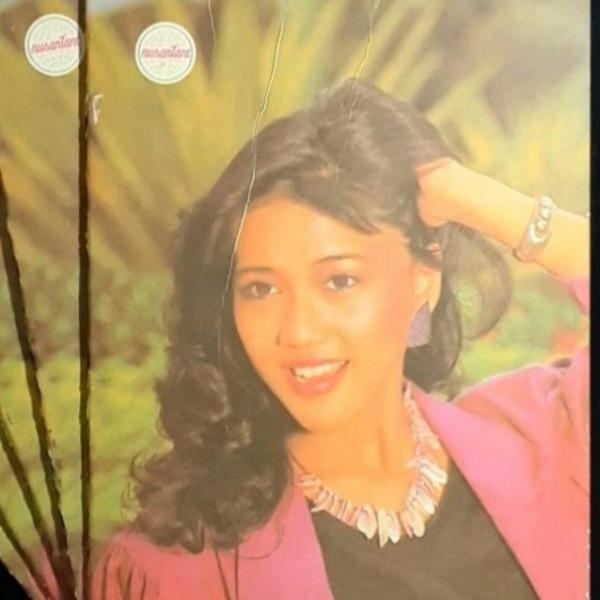 Deretan artis lawas jadi sampul buku sekolah. (Foto: istimewa)