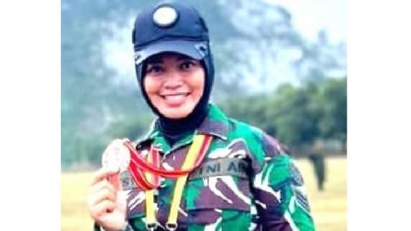 PETEMBAK KODAM SILIWANGI Serka (K) Anisya Widyasari, petembak dari Kodam III Siliwangi. (FOTO: ISTIMEWA)