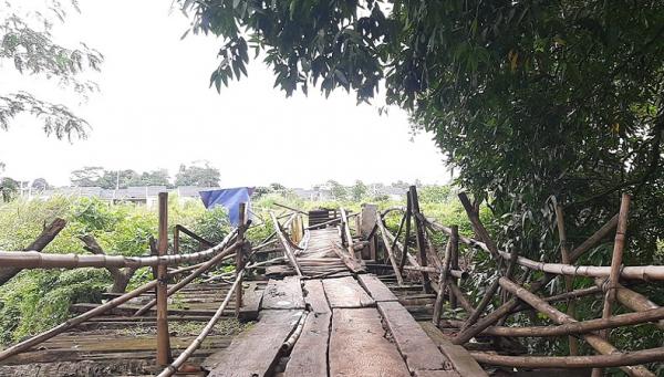 Terkikis Sungai, Jembatan Penghubung Kecamatan di Bogor Putus