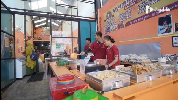 Bakso Kribo dengan konsep prasmanan. (Foto: YouTube JagaLilin)