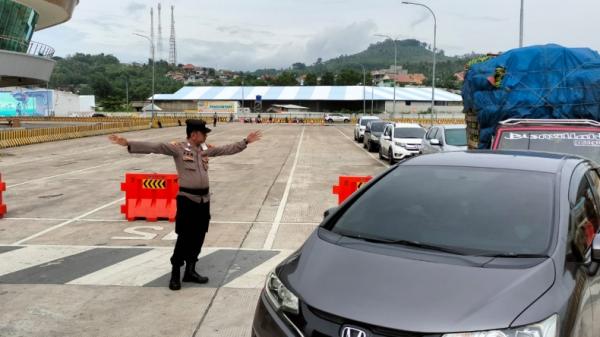 Pelabuhan Bakauheni Lampung Situasi di Pelabuhan Bakauheni, Lampung Selatan, terpantau normal di awal tahun 2023. (Yuswantoro/MNC Portal)