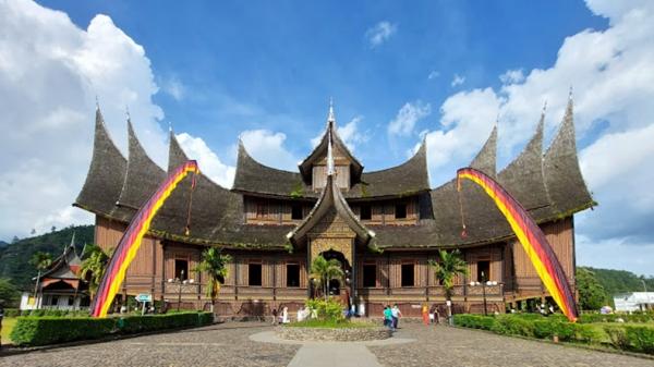 Istano Basa Pagaruyung-1 Istano Basa Pagaruyung menjadi salah satu bukti kejayaan Minangkabau di masa lampau. (Istimewa)