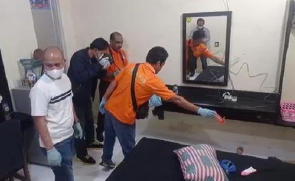 Olah TKP kamar 109 Griya Sambora, tempat korban ditemukan tewas. (Foto: Indira Arri)