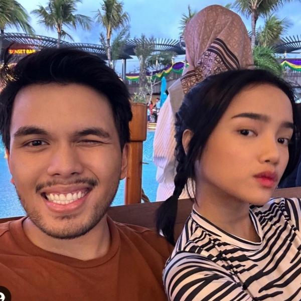 Artis Pergi Umroh Bareng Pacar. (Foto: instagram)