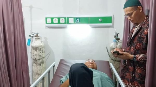 Ketua relawan Anies Baswedan di Bukittinggi, Sumatera Barat, dikeroyok orang tak dikenal hingga pingsan dan dirawat di rumah sakit (Wahyu Sikumbang/iNews.id)