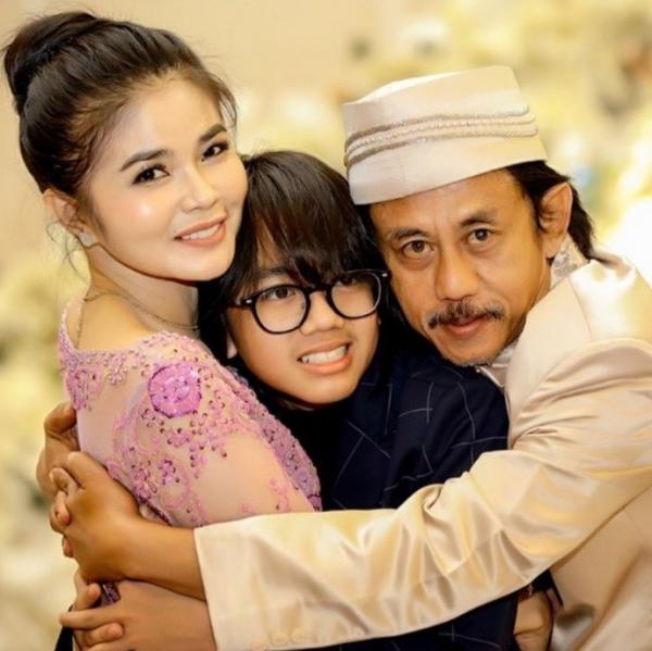 Istri Artis Setia Dampingi Suami dalam Kondisi Sakit. (Foto: instagram)