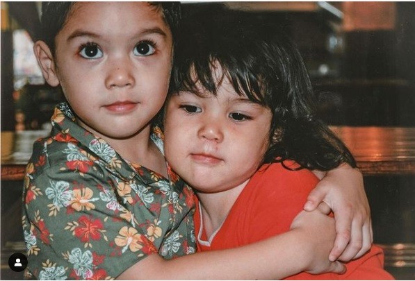 Potret Lawas Artis Bareng Adik. (foto: instagram)