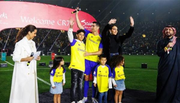 Ronaldo Al Nassr4 Penyerang Al Nassr, Cristiano Ronaldo tampak lesu usai timnya gagal ke final Piala Super Saudi 2023. (Foto: REUTERS)