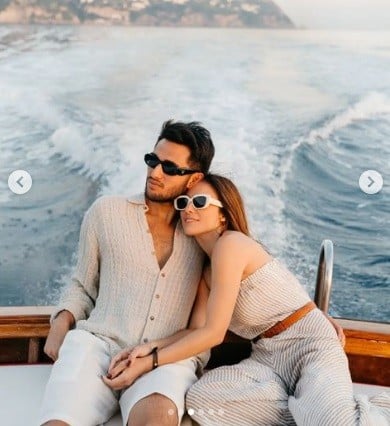 Pasangan artis pacaran beda usia seperti tante dan ponakan. (Foto: Instagram)