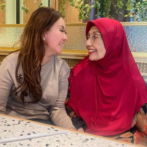 Potret artis cantik ibu dan anak yang punya wajah mirip. (Foto: instagram)