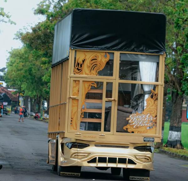 Truk Mewah New Manja 3