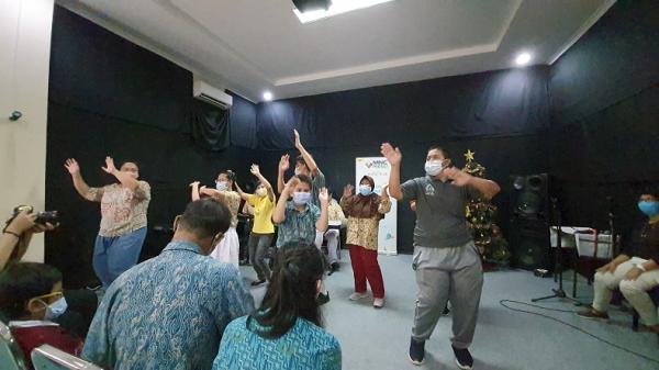 Rayakan Natal dan Tahun Baru, MNC Peduli Hibur Anak-Anak Penyandang Tuna Ganda di Kramat Jati