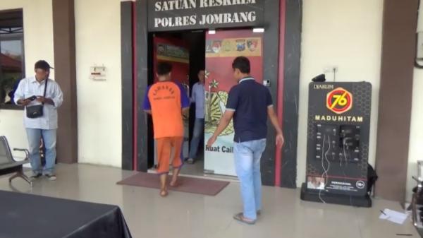Begal Jombang Pelaku begal sadis di Jombang, Jatim, ditangkap polisi. Pelaku bernama Agung Sedayu ini ditangkap karena membacok korbannya (Mukhtar Bagus/MNC Portal)