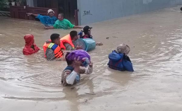 Banjir Bandang Perum Dinar Indah Semarang: 44 Rumah Terendam, 134 Warga ...