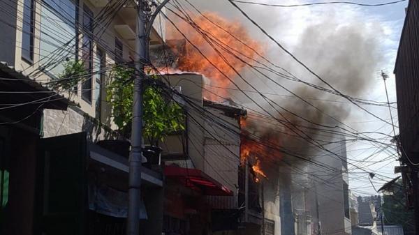 Kebakaran Rumah Warga di Tamansari Jakbar, 13 Mobil Damkar Dikerahkan