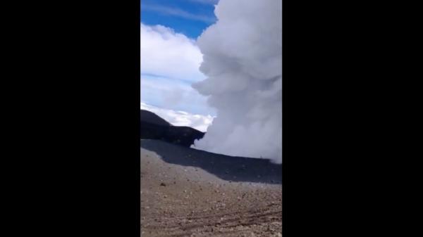Erupsi Gunung Marapi Suasana ngeri ketika gunung yang berada di Sumbar ini erupsi sempat terekam kamera ponsel salah satu pendaki (Istimewa)