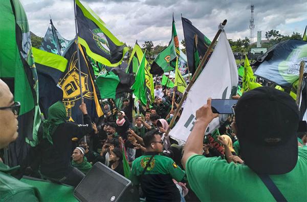 Massa PPP Padati Stadion Kridosono Sambut Kedatangan Sandiaga Uno