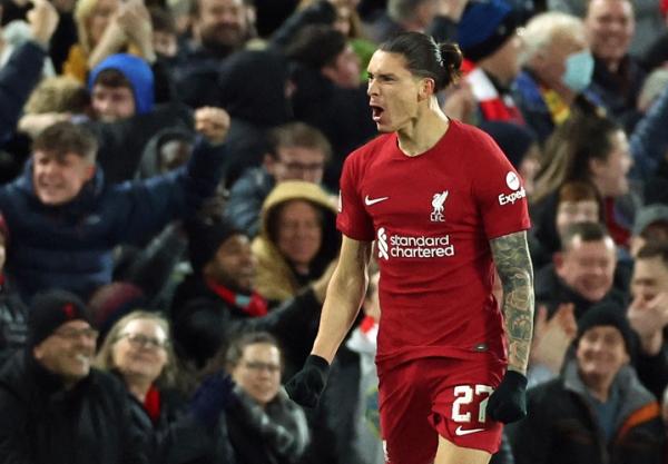 Striker Liverpool, Darwin Nunez merayakan gol ke gawang Wolverhampton Wanderers dalam laga Piala FA 2022/2023 di Stadion Anfield, Minggu (8/1/2023). (Foto:REUTERS)