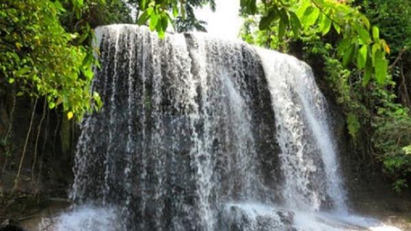 surga tersembunyi di Tangkahan Sumut, Air Terjun Tangkahan (Foto: Instagram/Sohib Nature)