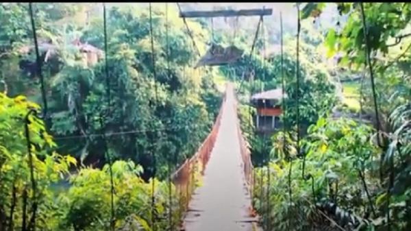 surga tersembunyi di Tangkahan Sumut, Jembatan Gantung Tangkahan (Fotp: YouTube/Yakaosku)