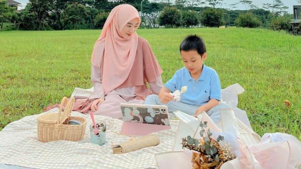 Artis cantik jadi janda muda. (Foto: Instagram)