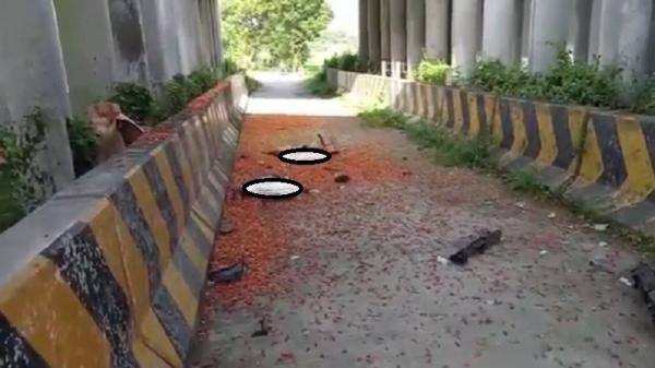 Kecelakaan terjadi di jembatan jalan tol KM &nbsp;672, Desa Gondangmanis, Kecamatan Bandarkedungmulyo, Kabupaten Jombang, Jawa Timur, Senin (9/1/2023). (Foto: Mukhtar Bagus).